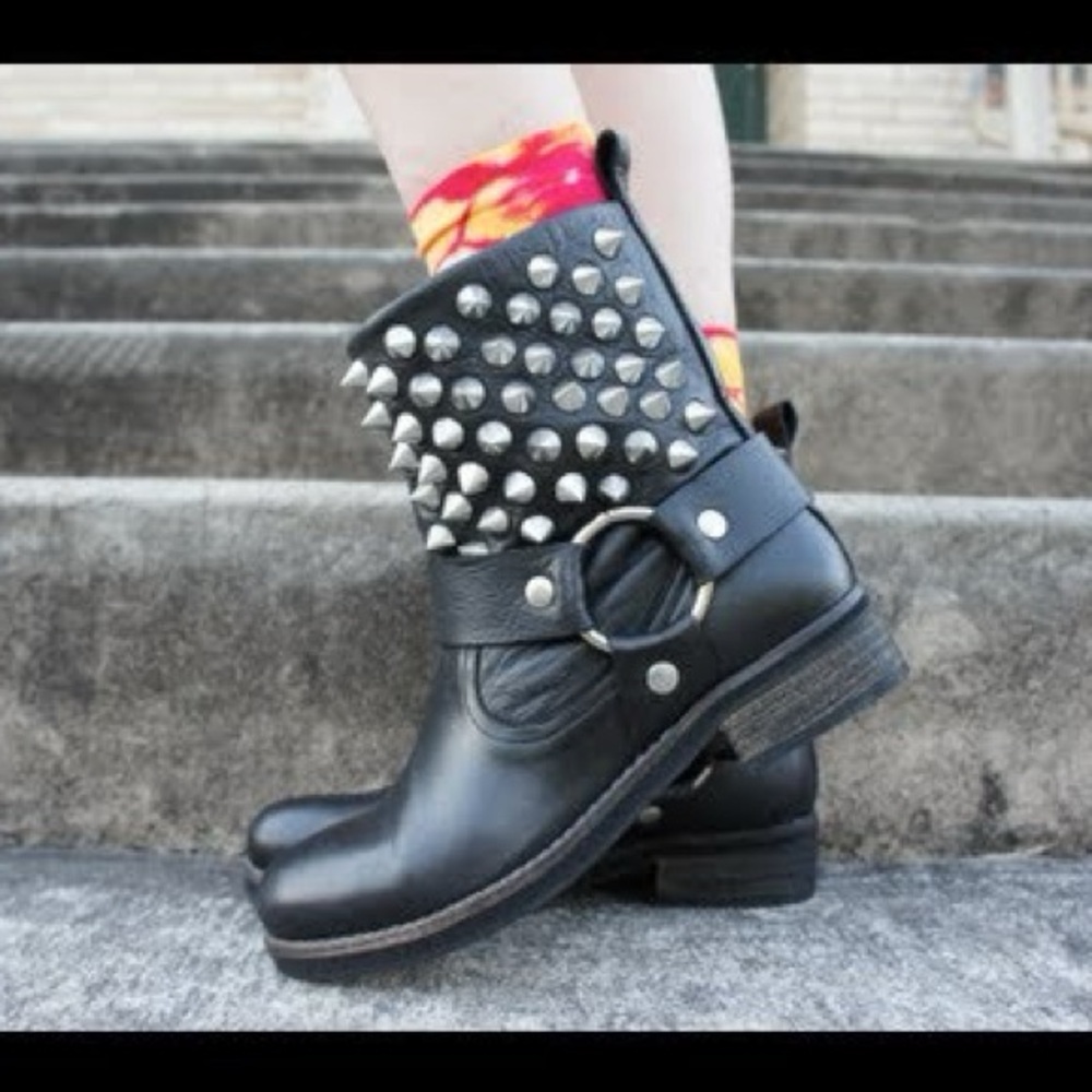 TBA Chains Boots